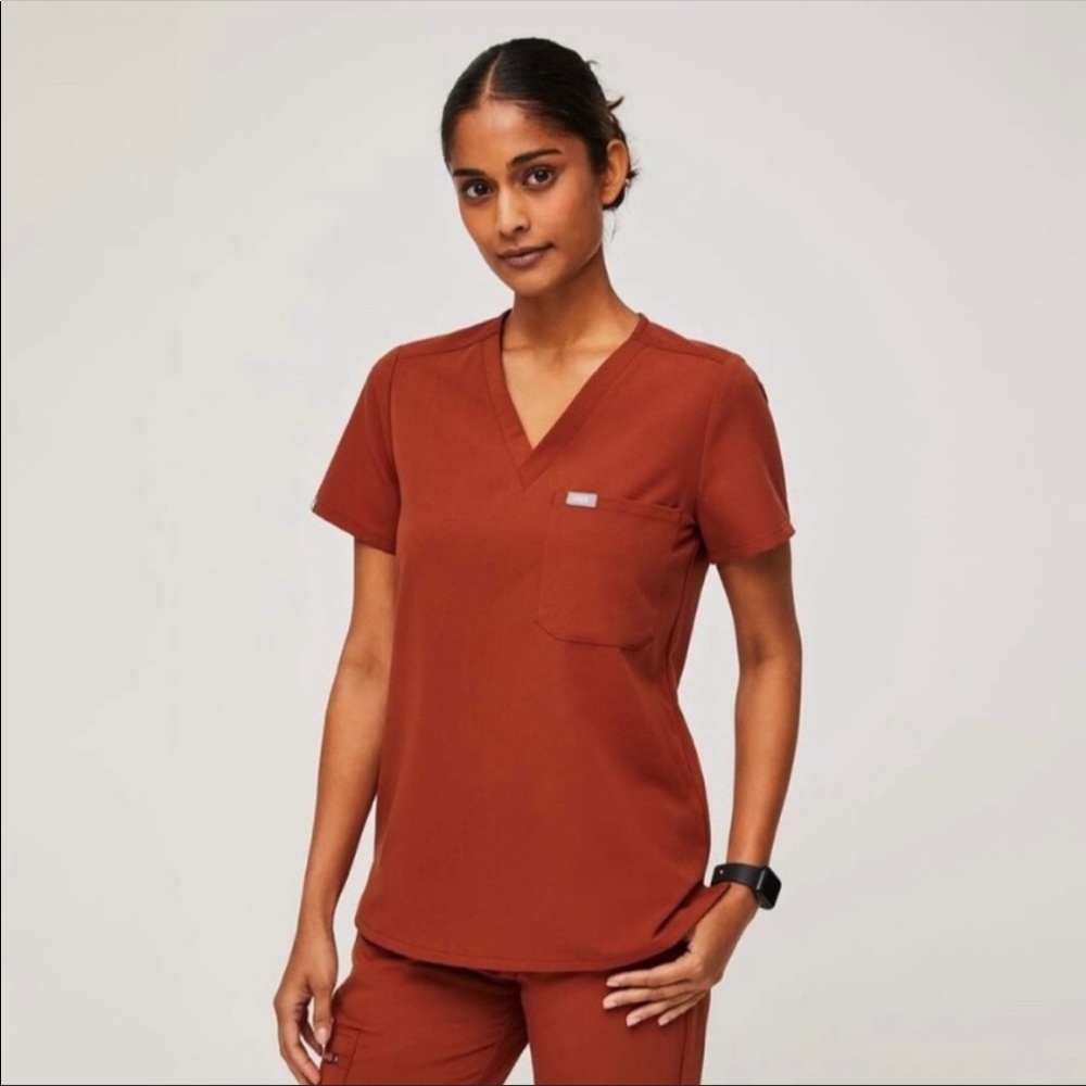 FIGS Auburn Catarina One-Pocket Scrub Top